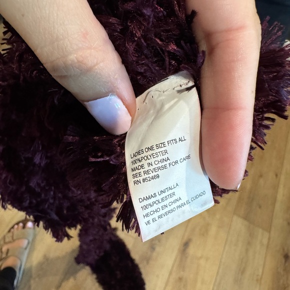 Y2K Burgundy Scarf - Picture 7 of 7